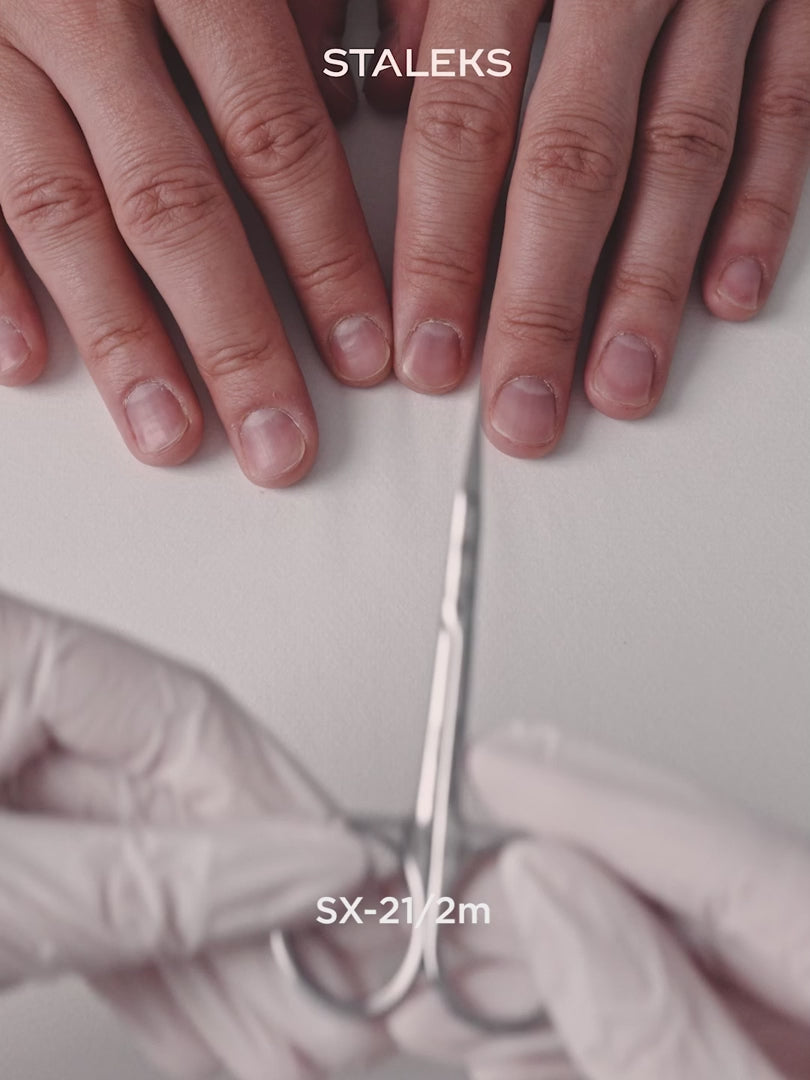 Load video: STALEKS EXCLUSIVE 21 TYPE 2 Professional cuticle scissors with hook SX-21/2m